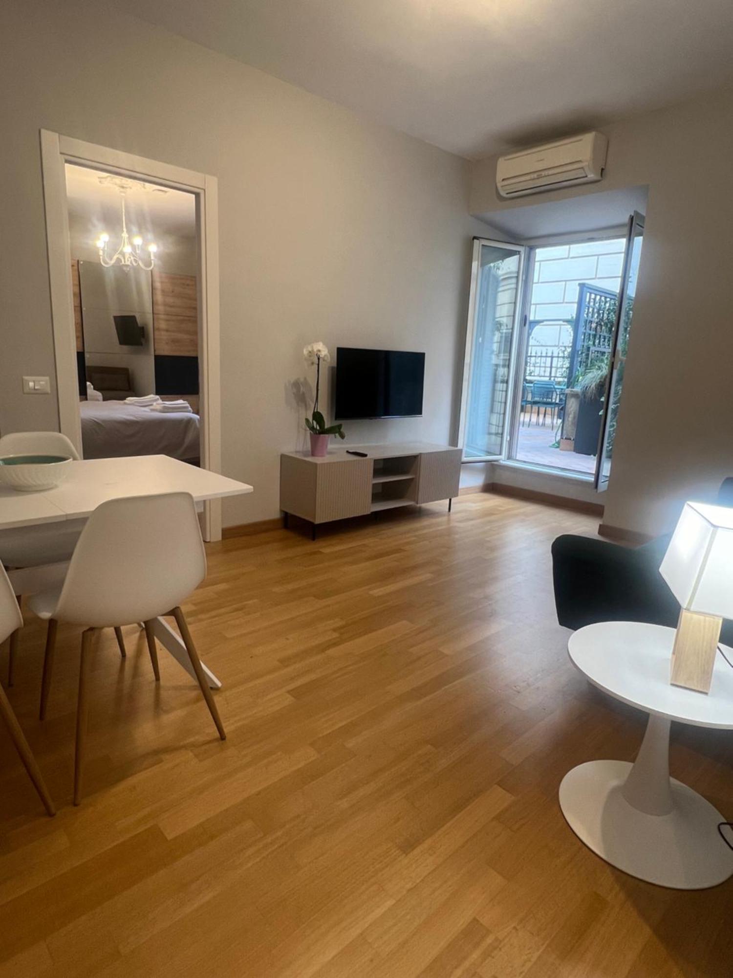 Savoia Design With Terrace - Center Appartamento